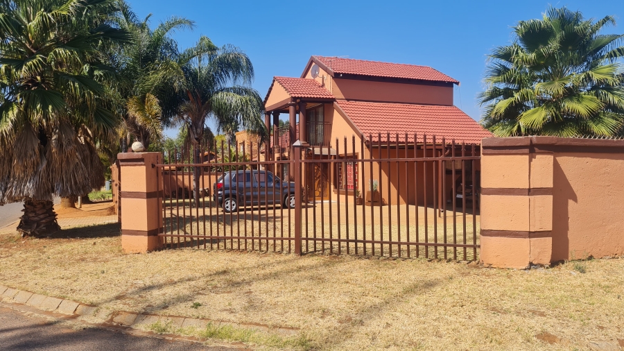 4 Bedroom Property for Sale in Theresa Park Gauteng