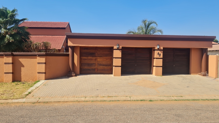 4 Bedroom Property for Sale in Theresa Park Gauteng