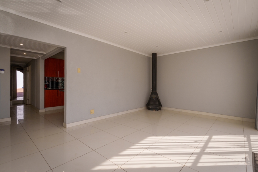 4 Bedroom Property for Sale in Garsfontein Gauteng