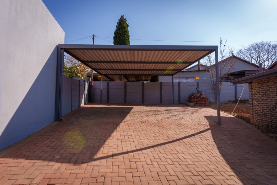 4 Bedroom Property for Sale in Garsfontein Gauteng