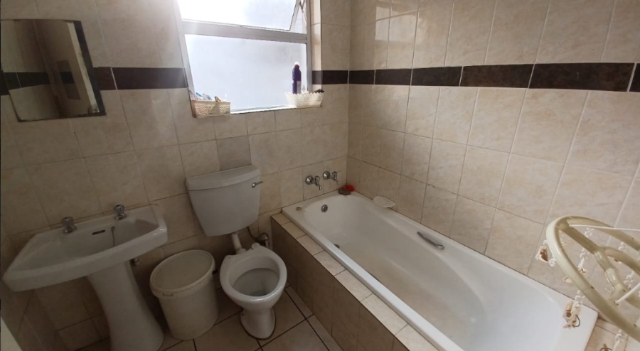 2 Bedroom Property for Sale in Meredale Gauteng