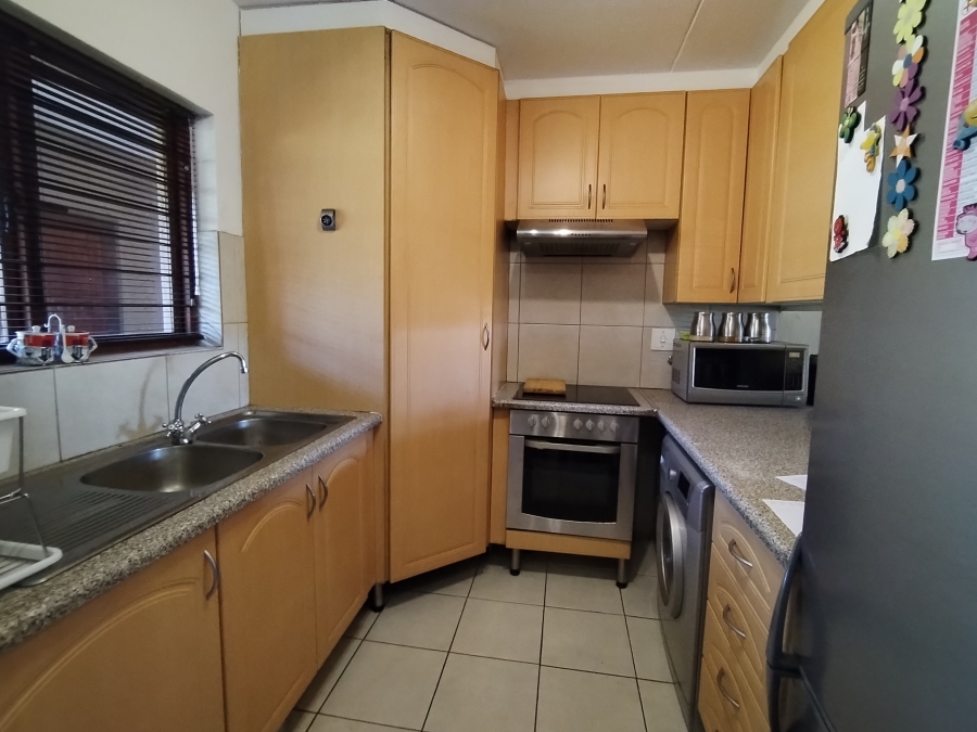 3 Bedroom Property for Sale in Dowerglen Gauteng