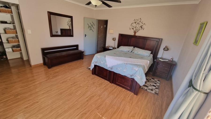 9 Bedroom Property for Sale in Glen Austin Gauteng