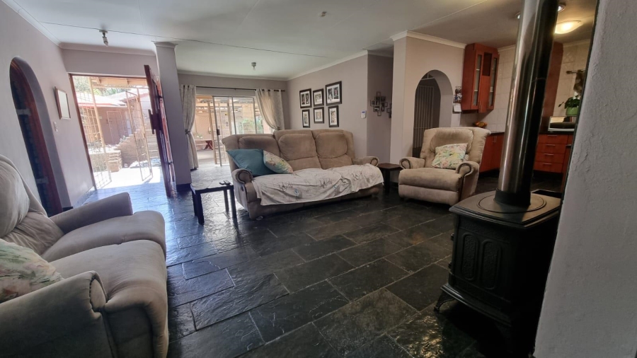 9 Bedroom Property for Sale in Glen Austin Gauteng