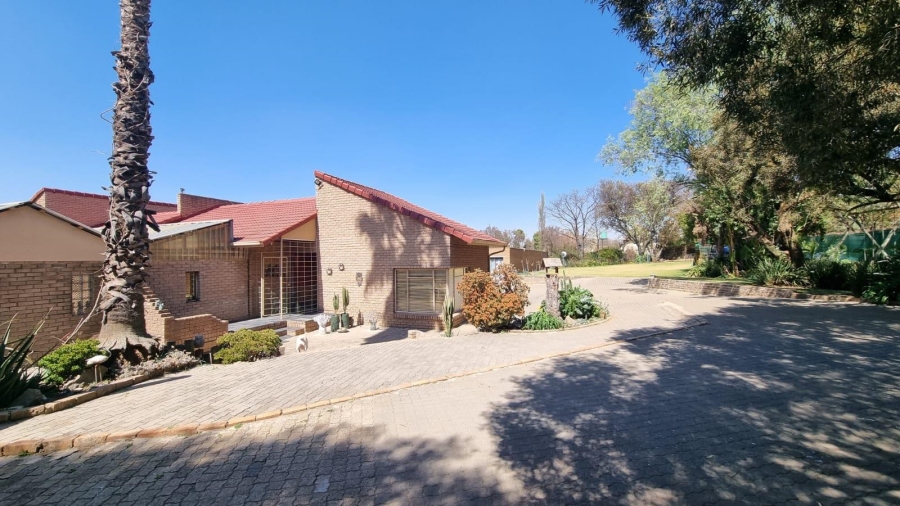 9 Bedroom Property for Sale in Glen Austin Gauteng