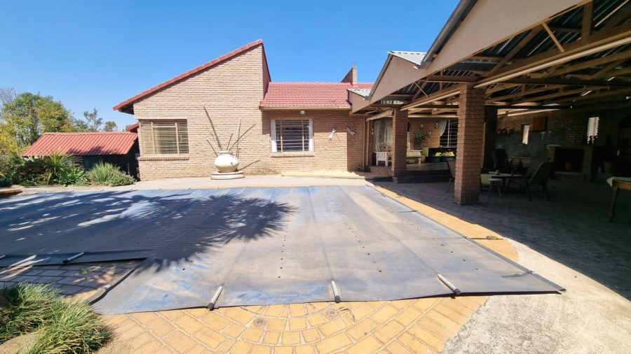 9 Bedroom Property for Sale in Glen Austin Gauteng