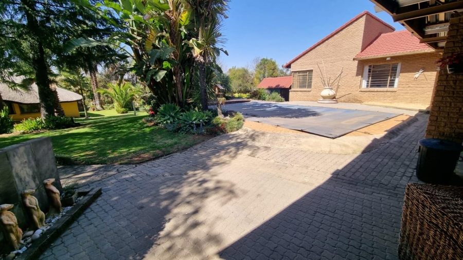 9 Bedroom Property for Sale in Glen Austin Gauteng