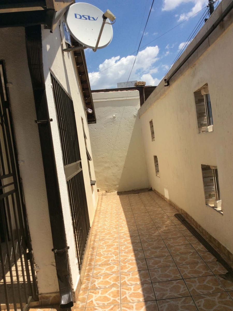 4 Bedroom Property for Sale in Protea Glen Gauteng