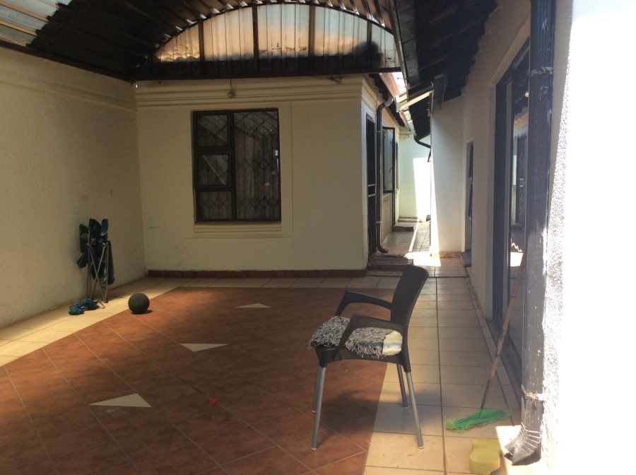 4 Bedroom Property for Sale in Protea Glen Gauteng
