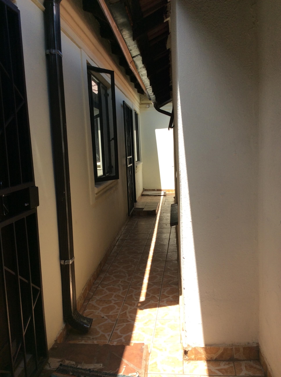 4 Bedroom Property for Sale in Protea Glen Gauteng