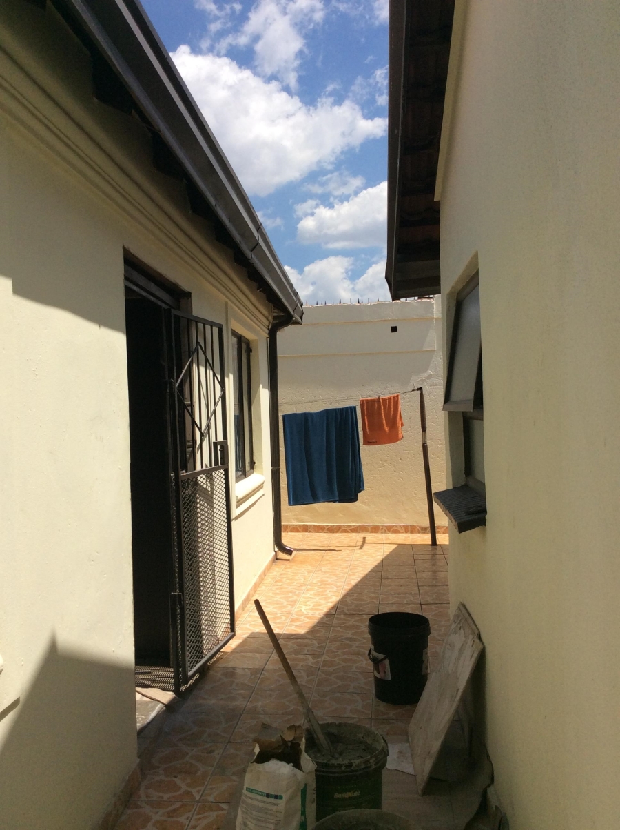 4 Bedroom Property for Sale in Protea Glen Gauteng