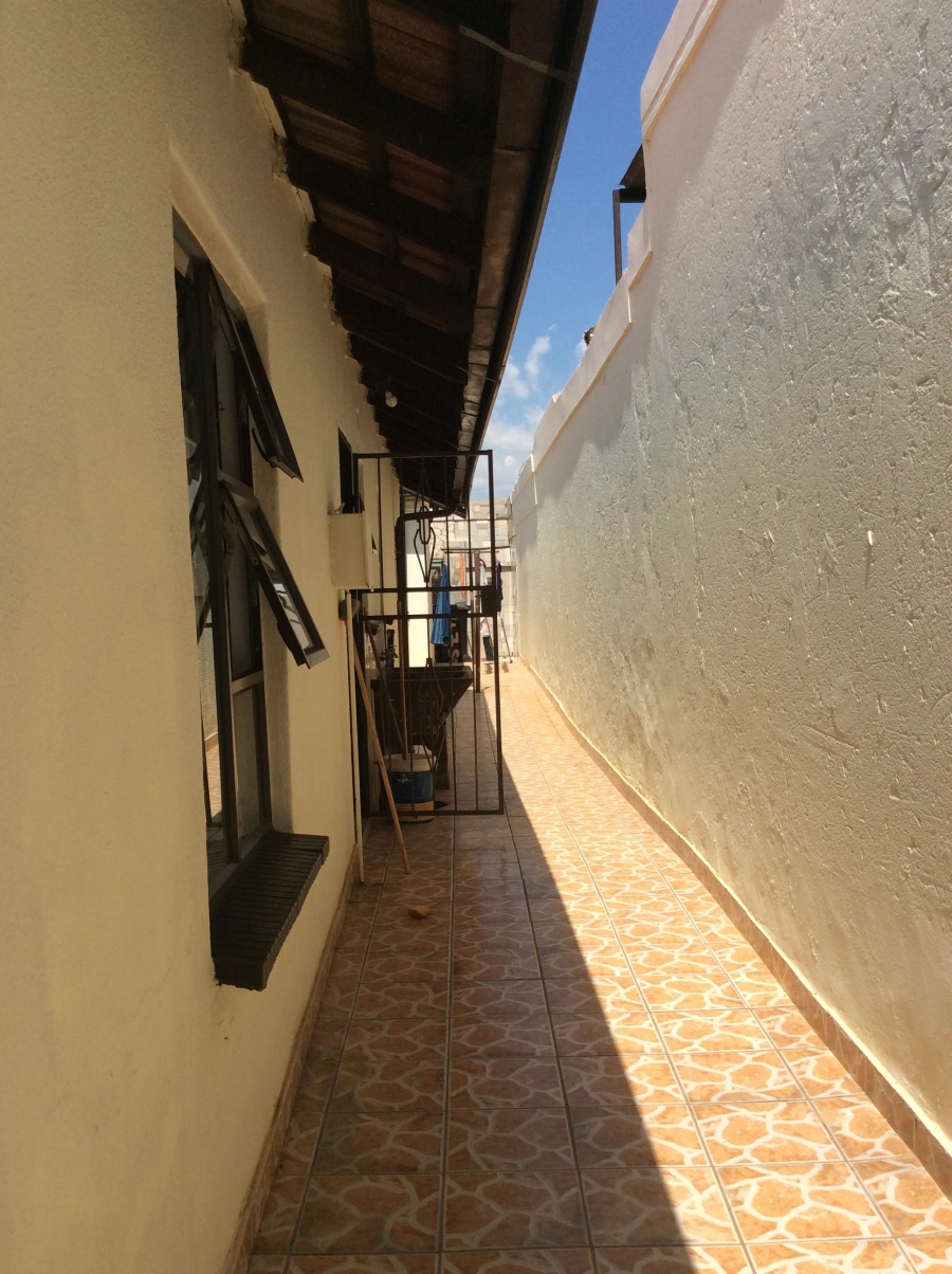 4 Bedroom Property for Sale in Protea Glen Gauteng