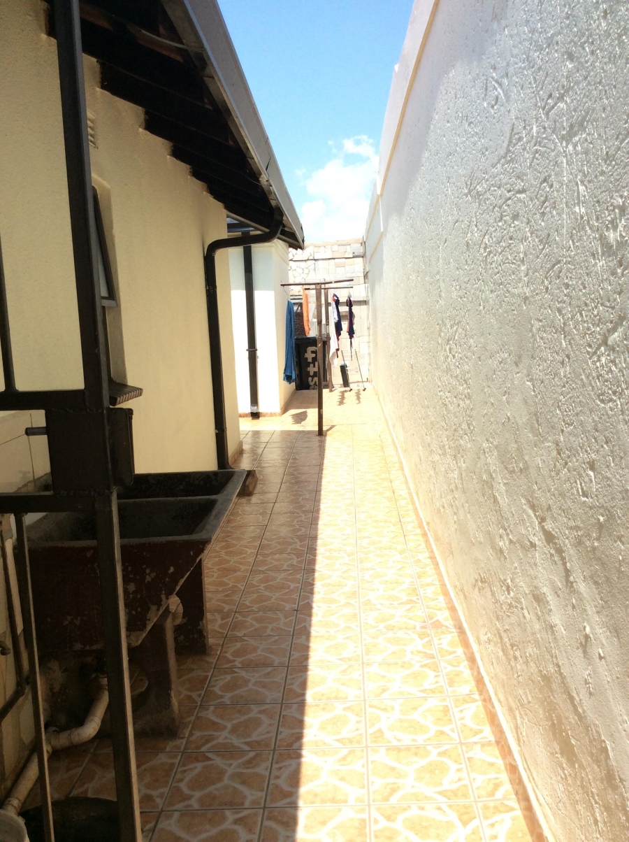 4 Bedroom Property for Sale in Protea Glen Gauteng