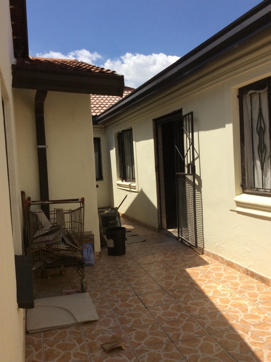 4 Bedroom Property for Sale in Protea Glen Gauteng