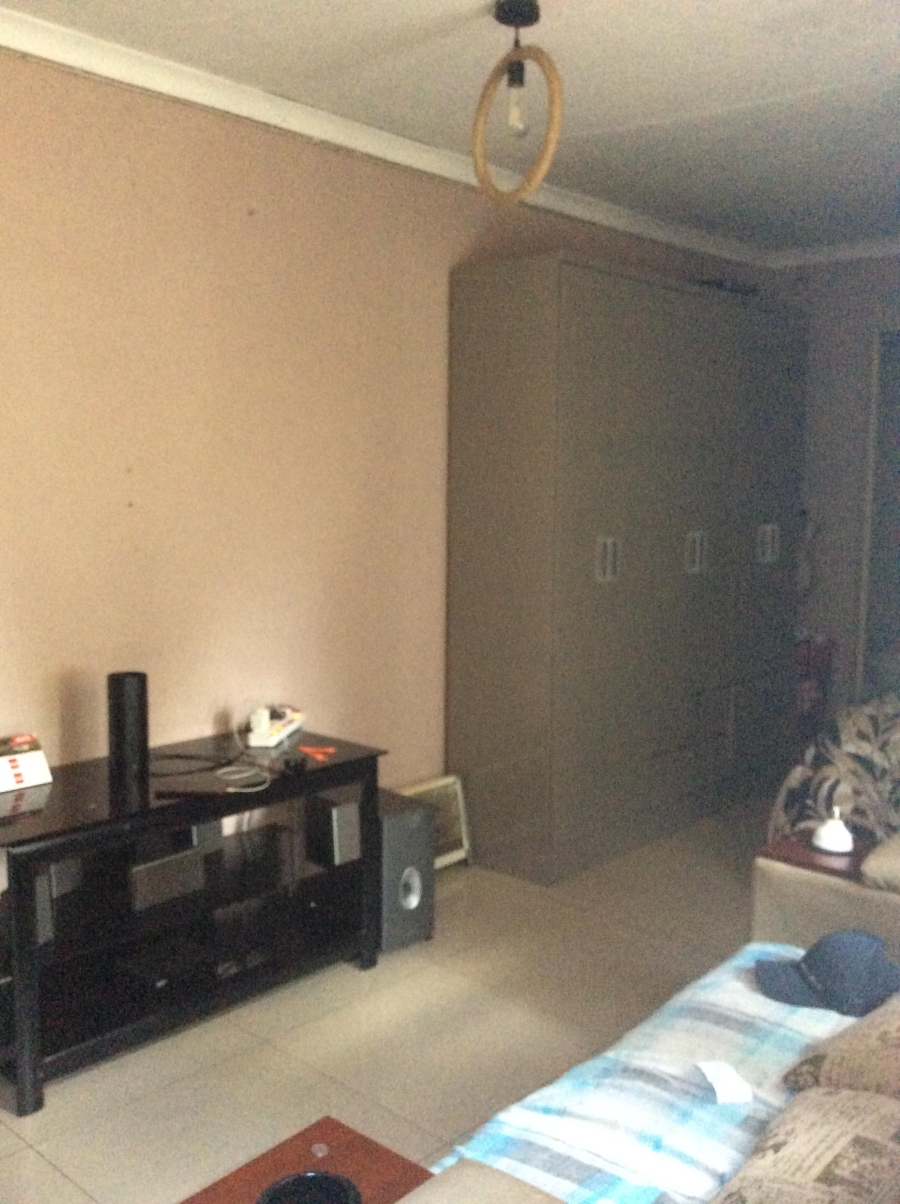 4 Bedroom Property for Sale in Protea Glen Gauteng