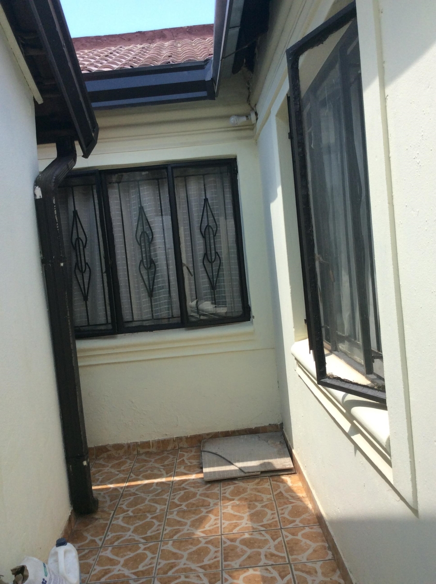 4 Bedroom Property for Sale in Protea Glen Gauteng