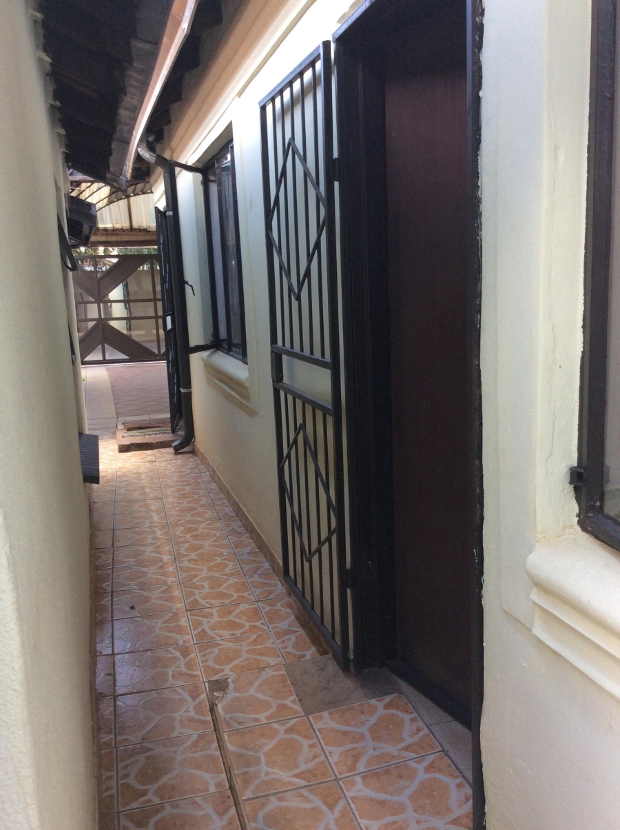4 Bedroom Property for Sale in Protea Glen Gauteng