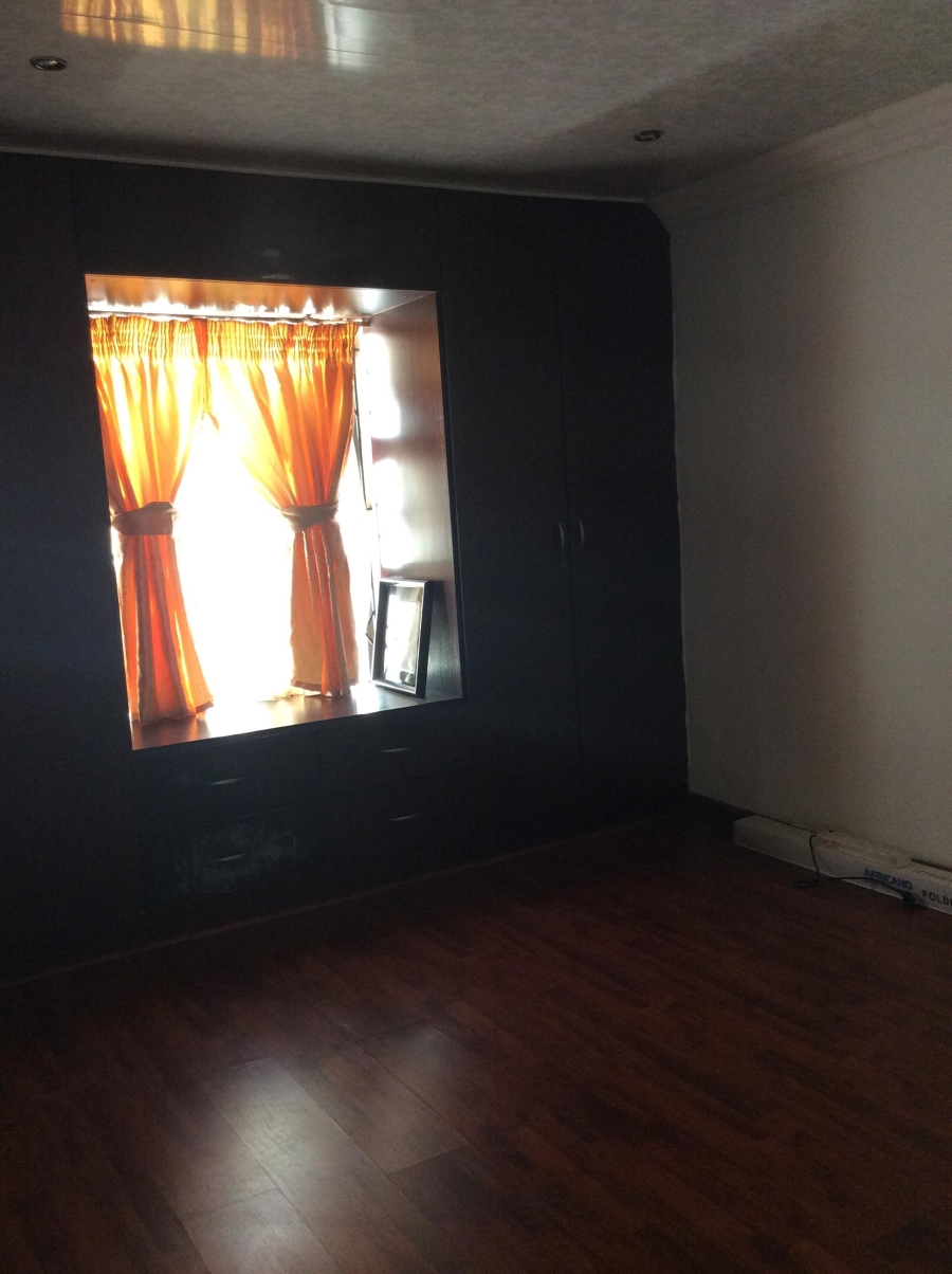 4 Bedroom Property for Sale in Protea Glen Gauteng