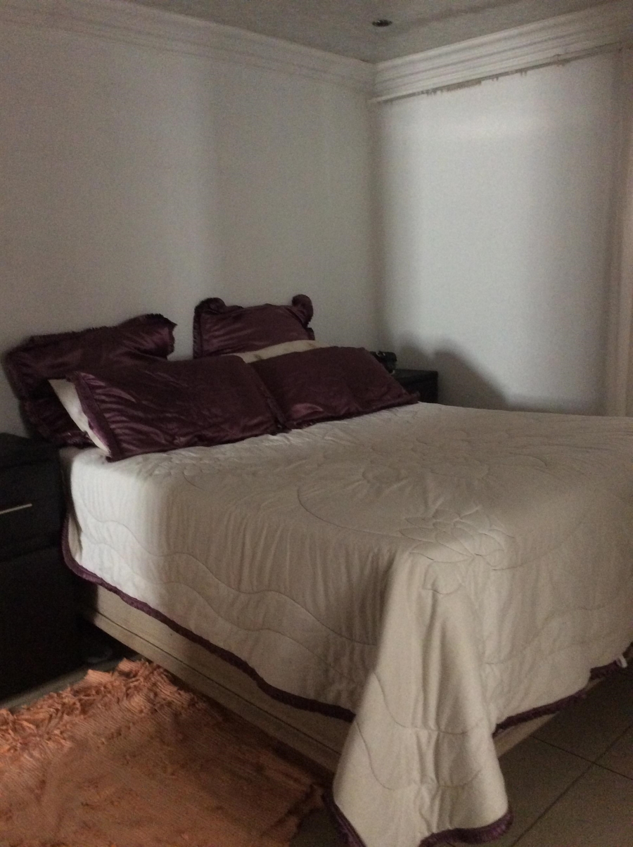 4 Bedroom Property for Sale in Protea Glen Gauteng