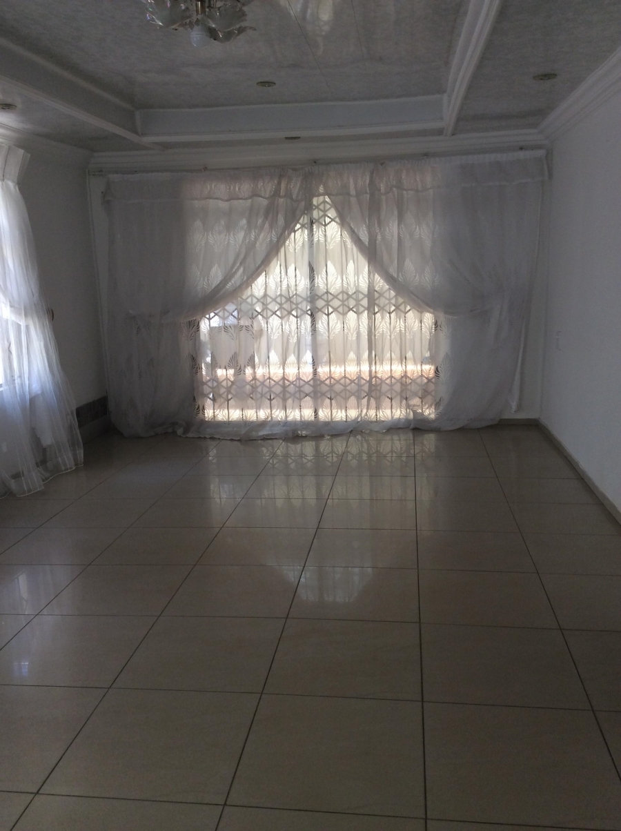 4 Bedroom Property for Sale in Protea Glen Gauteng