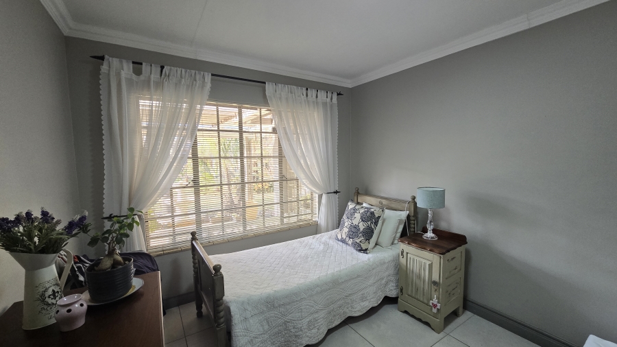 5 Bedroom Property for Sale in Garsfontein Gauteng