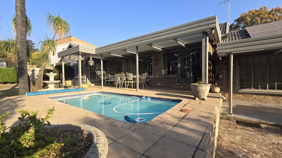 5 Bedroom Property for Sale in Garsfontein Gauteng