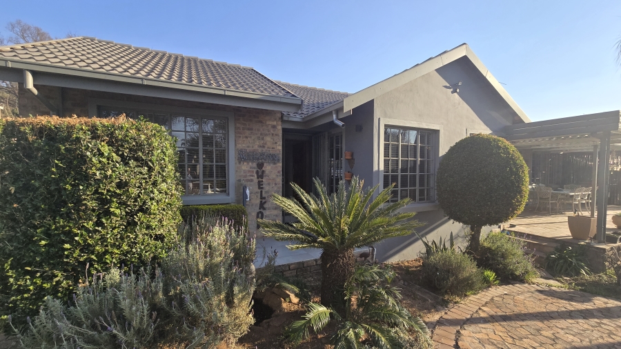 5 Bedroom Property for Sale in Garsfontein Gauteng