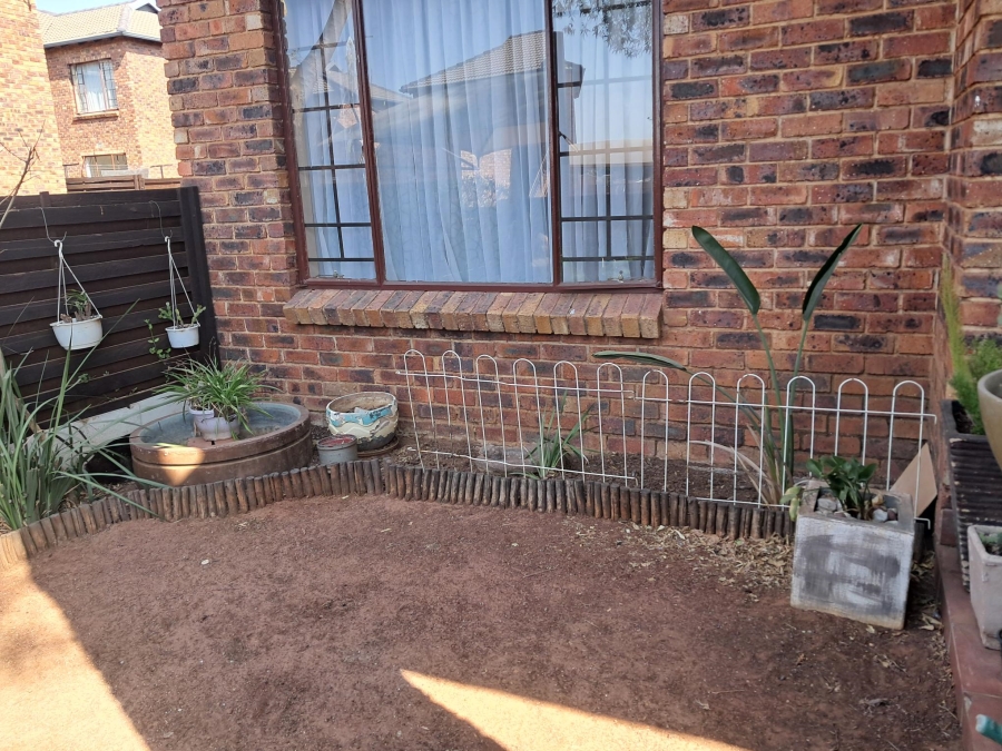 2 Bedroom Property for Sale in Sonneveld Gauteng