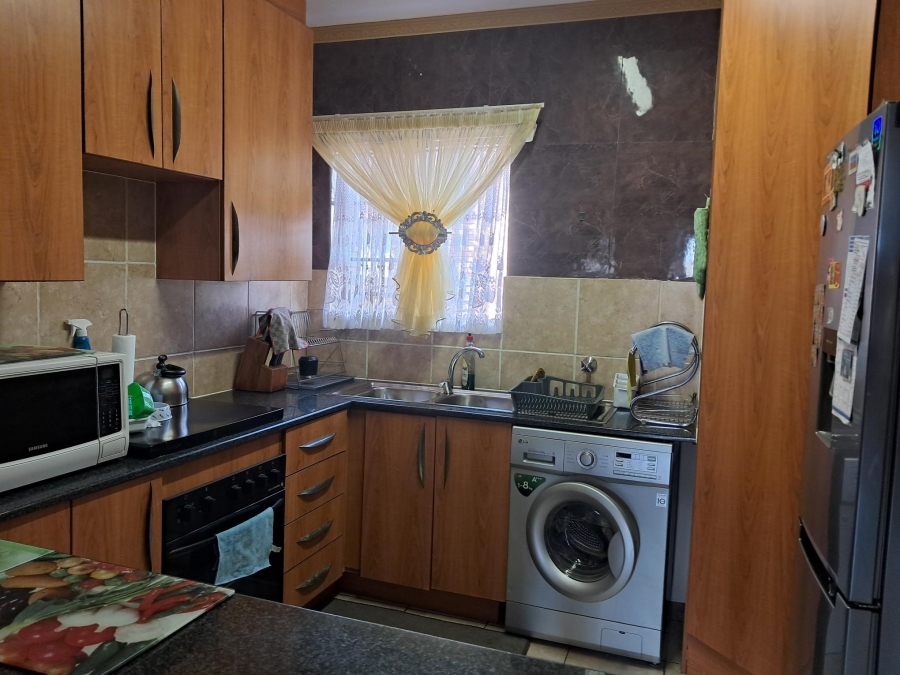 2 Bedroom Property for Sale in Sonneveld Gauteng