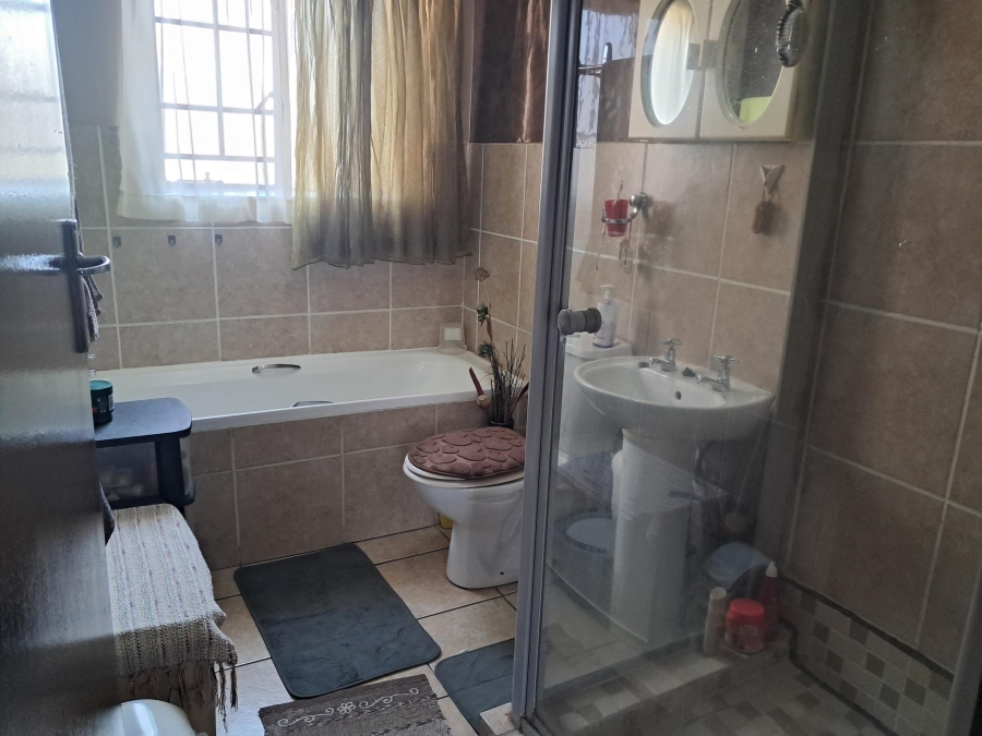 2 Bedroom Property for Sale in Sonneveld Gauteng