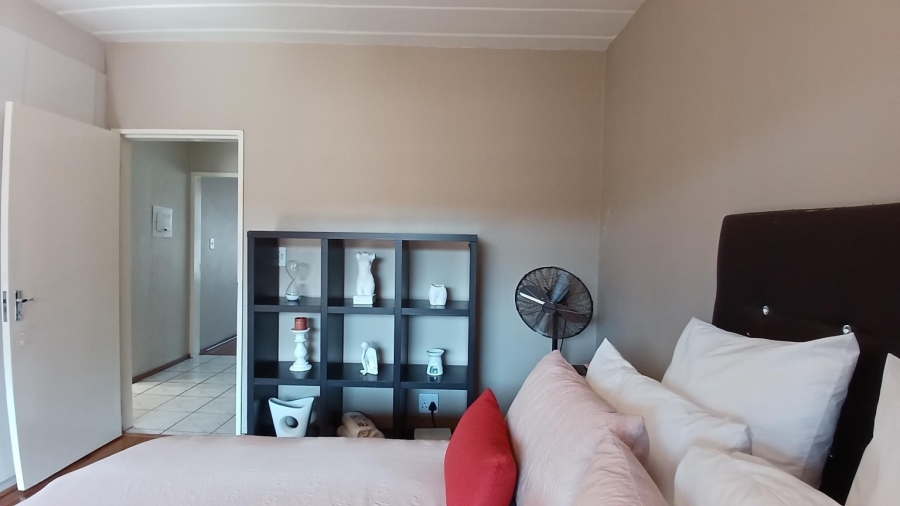 To Let 2 Bedroom Property for Rent in Randhart Gauteng