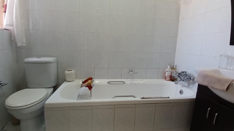 To Let 2 Bedroom Property for Rent in Randhart Gauteng