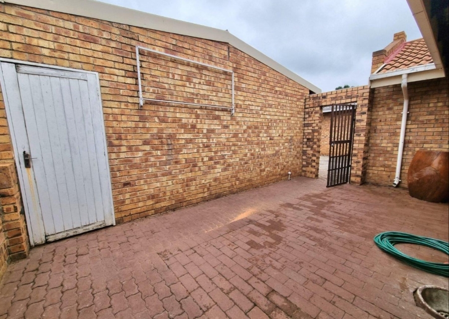 2 Bedroom Property for Sale in Strubenvale Gauteng