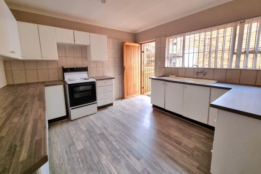 2 Bedroom Property for Sale in Strubenvale Gauteng