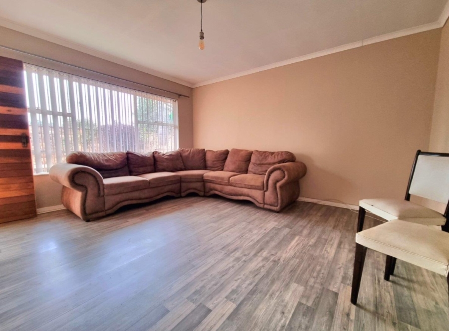 2 Bedroom Property for Sale in Strubenvale Gauteng