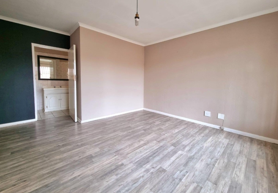 2 Bedroom Property for Sale in Strubenvale Gauteng