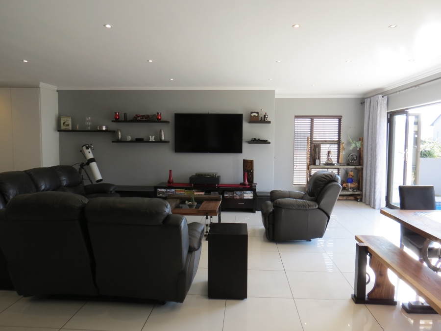 4 Bedroom Property for Sale in Greenstone Hill Gauteng