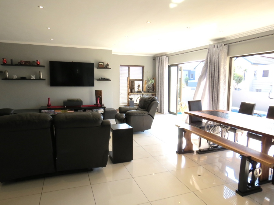 4 Bedroom Property for Sale in Greenstone Hill Gauteng