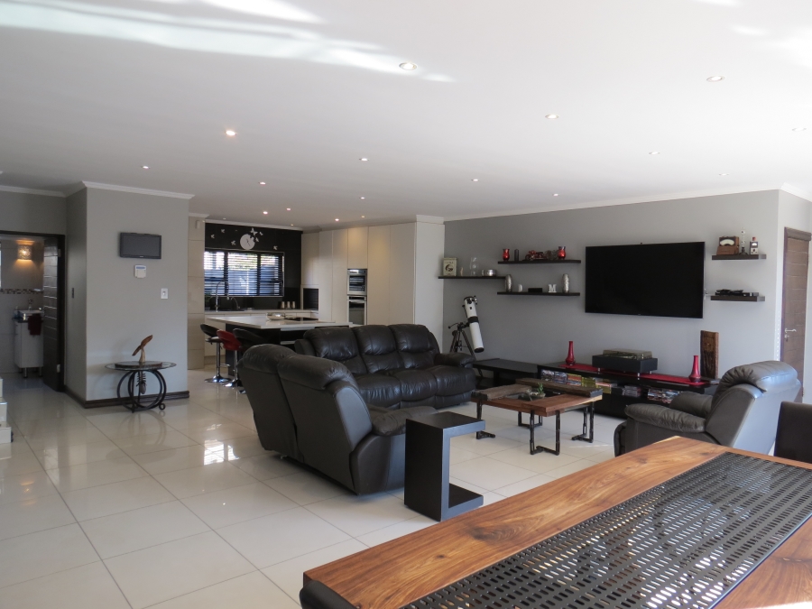 4 Bedroom Property for Sale in Greenstone Hill Gauteng