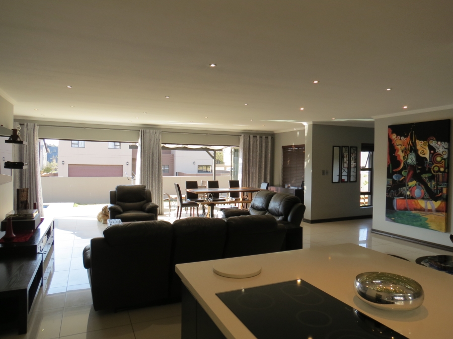 4 Bedroom Property for Sale in Greenstone Hill Gauteng