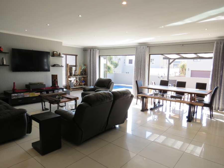 4 Bedroom Property for Sale in Greenstone Hill Gauteng