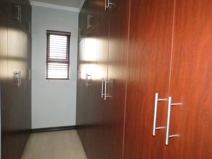 4 Bedroom Property for Sale in Greenstone Hill Gauteng