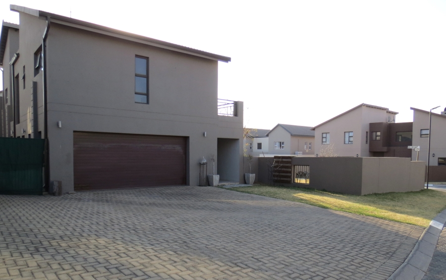 4 Bedroom Property for Sale in Greenstone Hill Gauteng