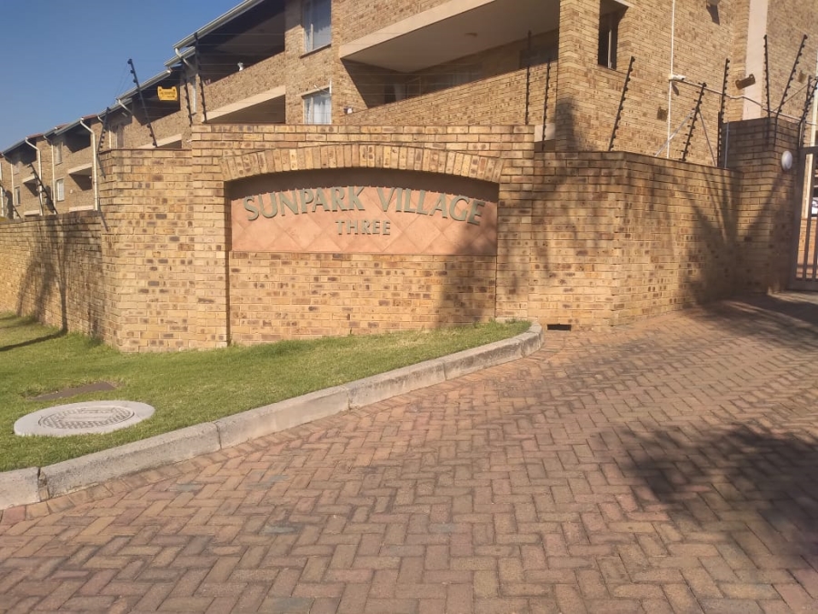 To Let 2 Bedroom Property for Rent in Sundowner Gauteng