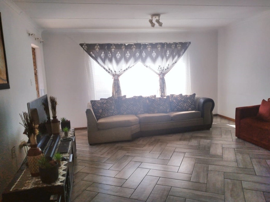 To Let 2 Bedroom Property for Rent in Sundowner Gauteng