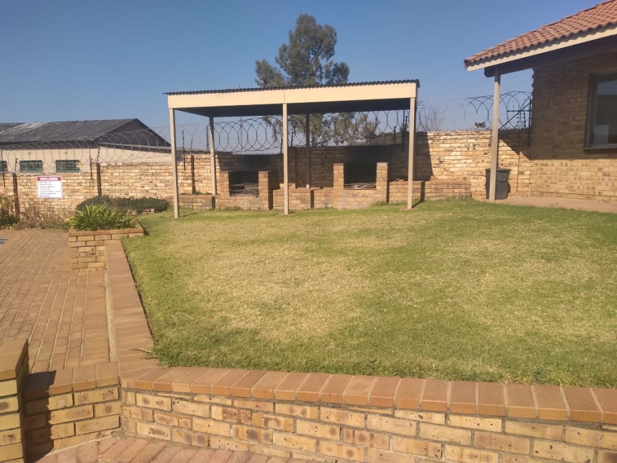 To Let 2 Bedroom Property for Rent in Sundowner Gauteng