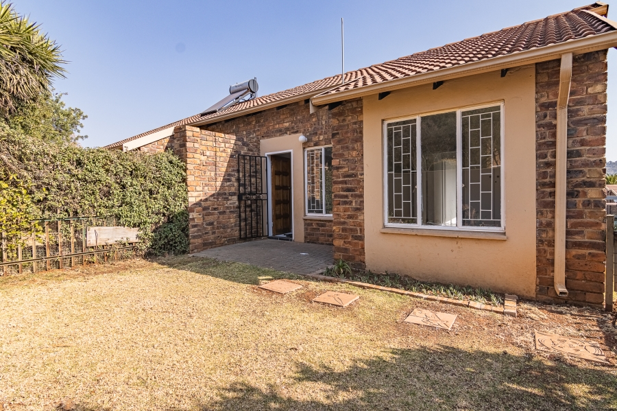 2 Bedroom Property for Sale in Allens Nek Gauteng