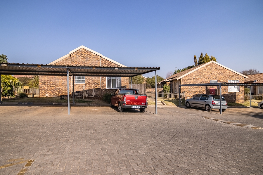 2 Bedroom Property for Sale in Allens Nek Gauteng