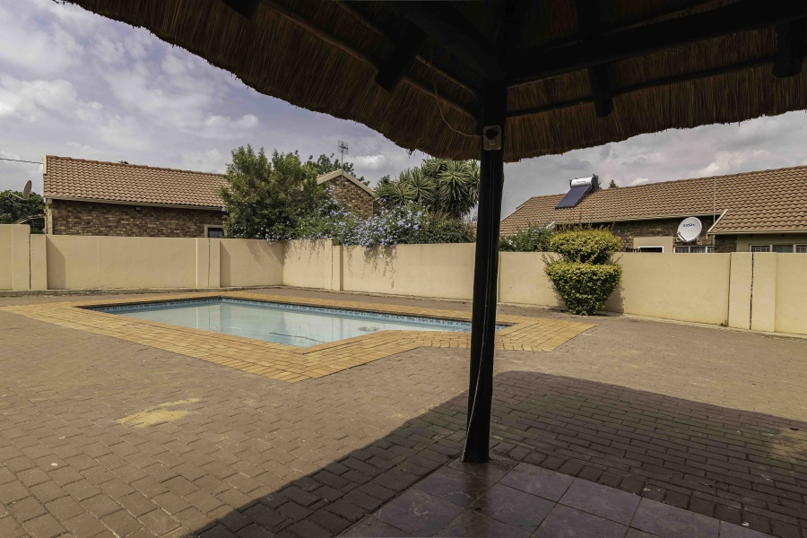 2 Bedroom Property for Sale in Allens Nek Gauteng