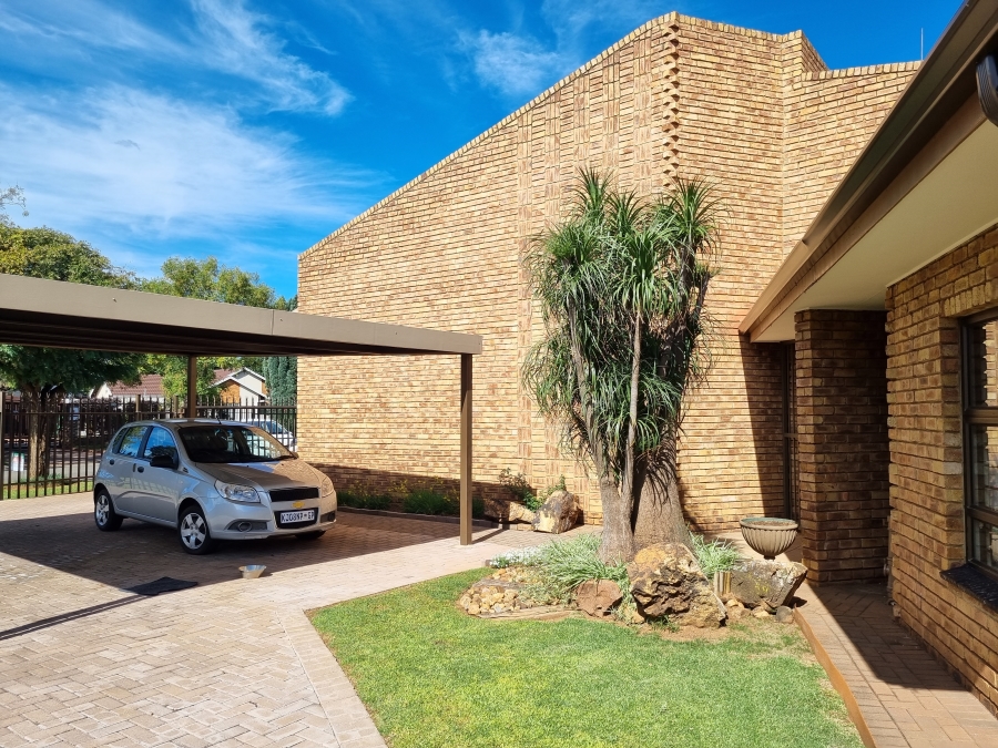 4 Bedroom Property for Sale in Golf Park Gauteng